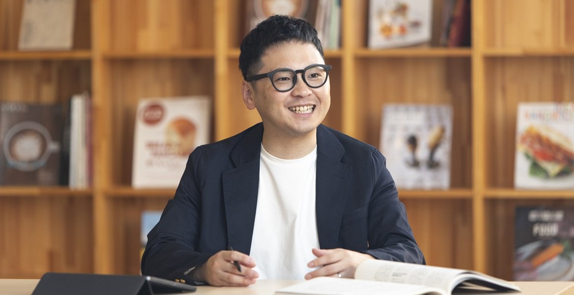 インタビューに答えるDCD国分裕一郎