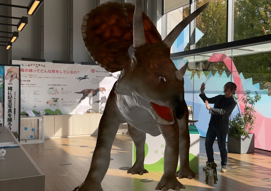 AR表示されたトリケラトプス